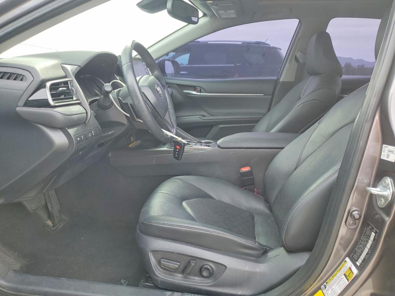 2021 Toyota Camry Xse - zdjęcie 7