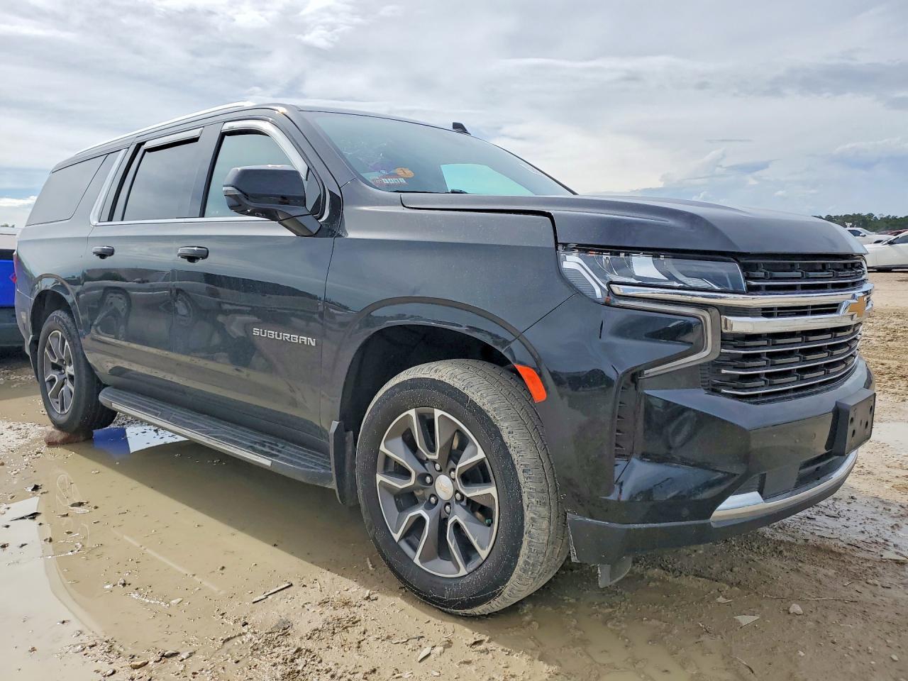 2022 Chevrolet Suburban C1500 Lt - zdjęcie 4