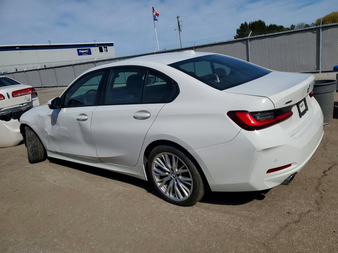 2023 BMW 330Xi - zdjęcie 2