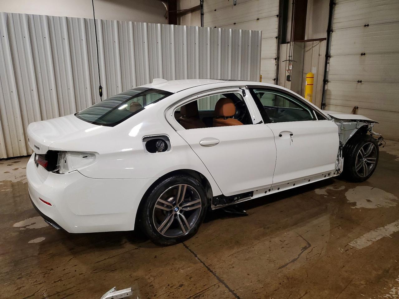 2022 BMW 530 Xi - zdjęcie 3