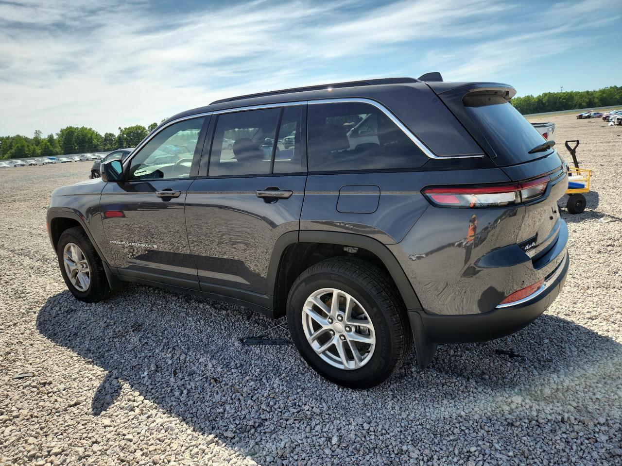2025 Jeep Grand Cherokee Laredo - zdjęcie 2