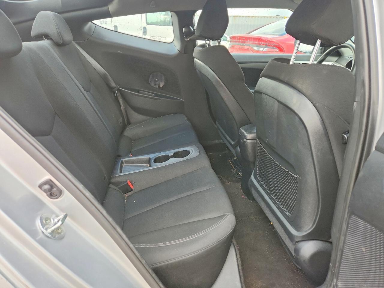 2016 Hyundai Veloster Base - zdjęcie 11