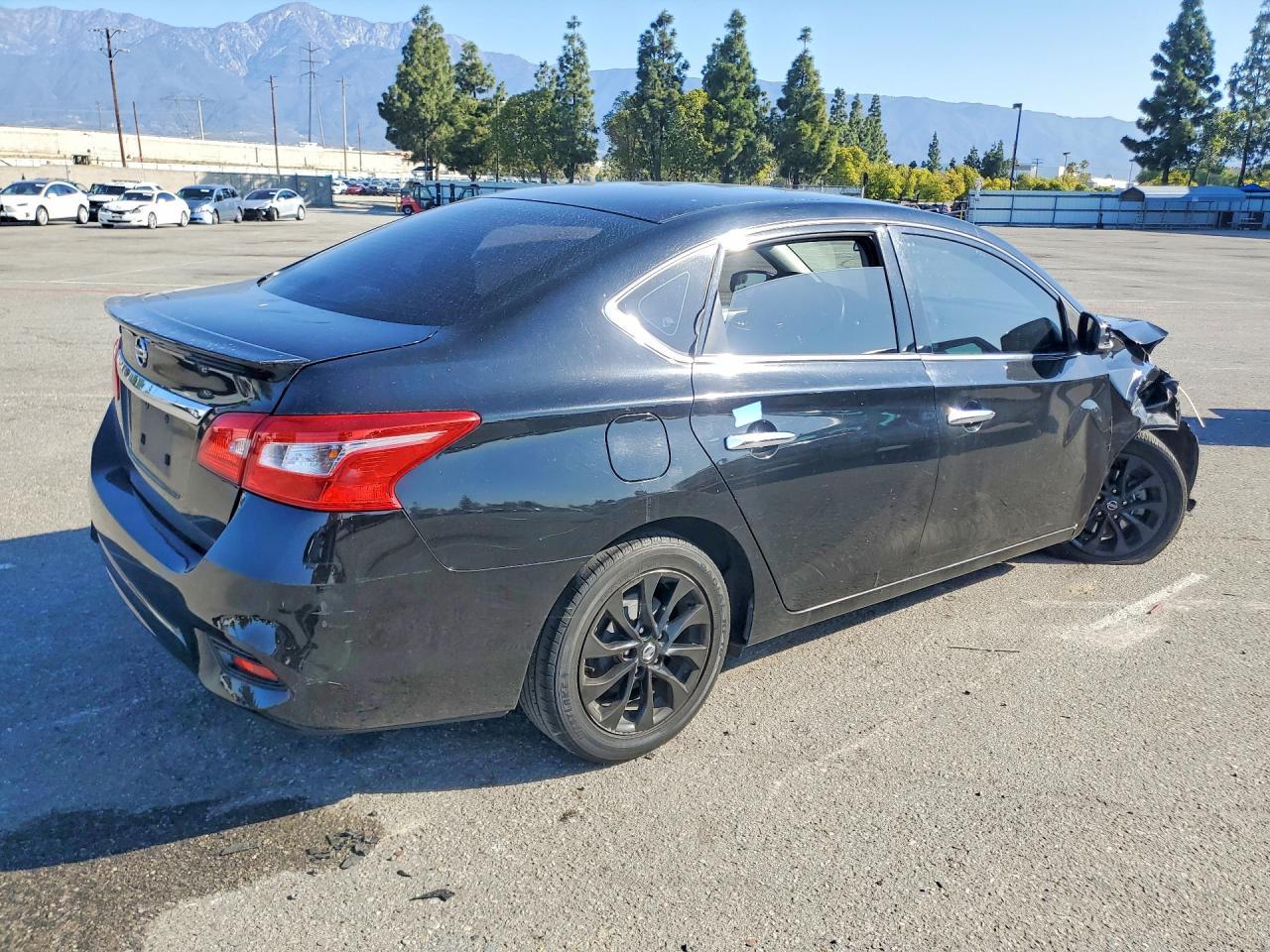 2018 Nissan Sentra S - zdjęcie 3
