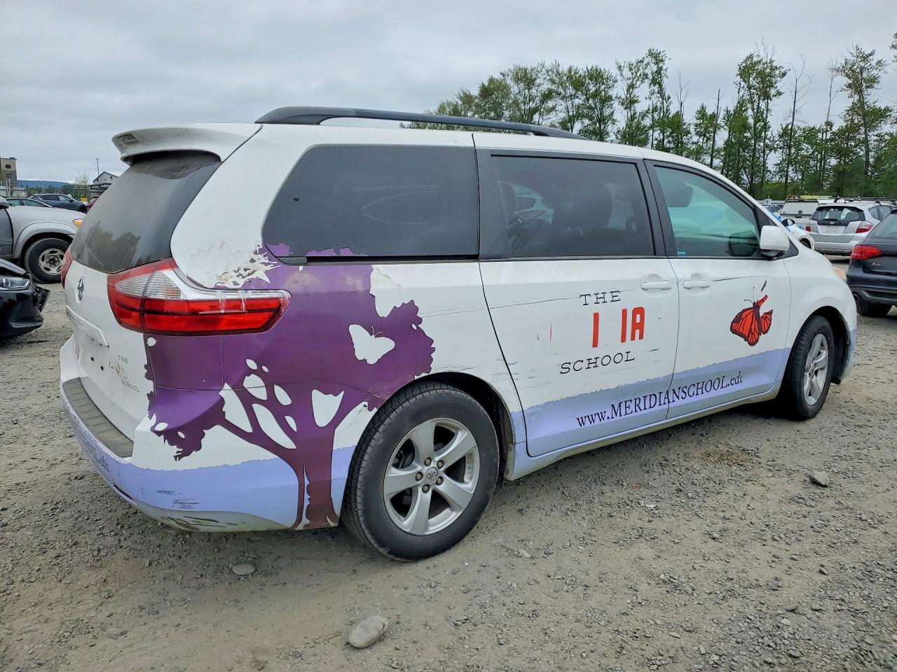 2015 Toyota Sienna - zdjęcie 3