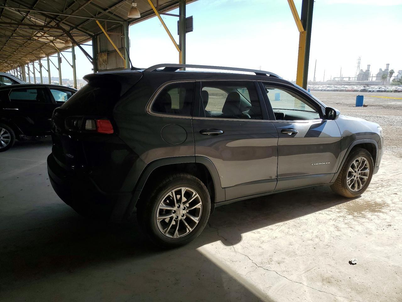 2019 Jeep Cherokee Latitude Plus - zdjęcie 3