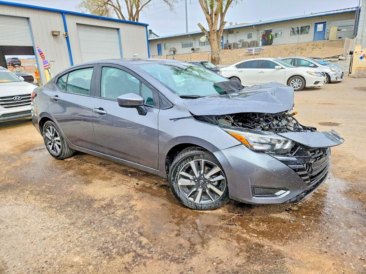 2025 Nissan Versa Sv - zdjęcie 4