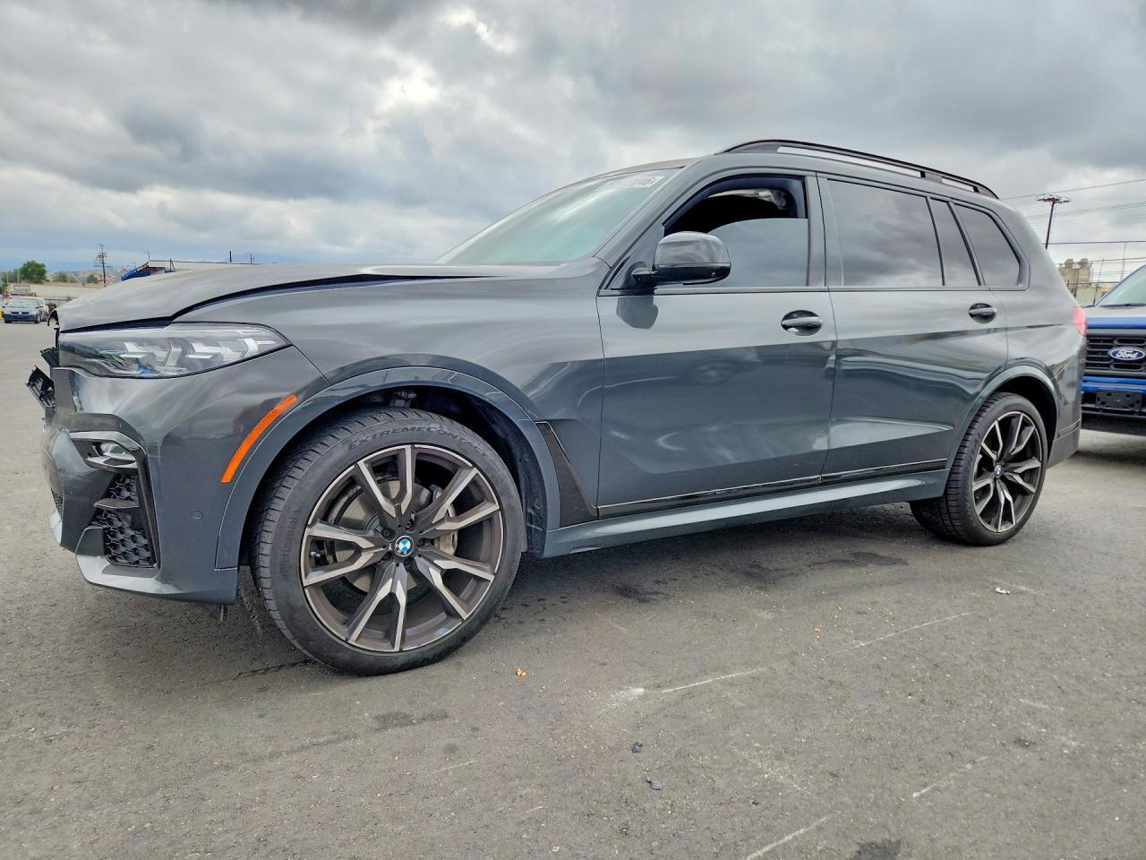 2021 BMW X7 xDrive40I - zdjęcie główne
