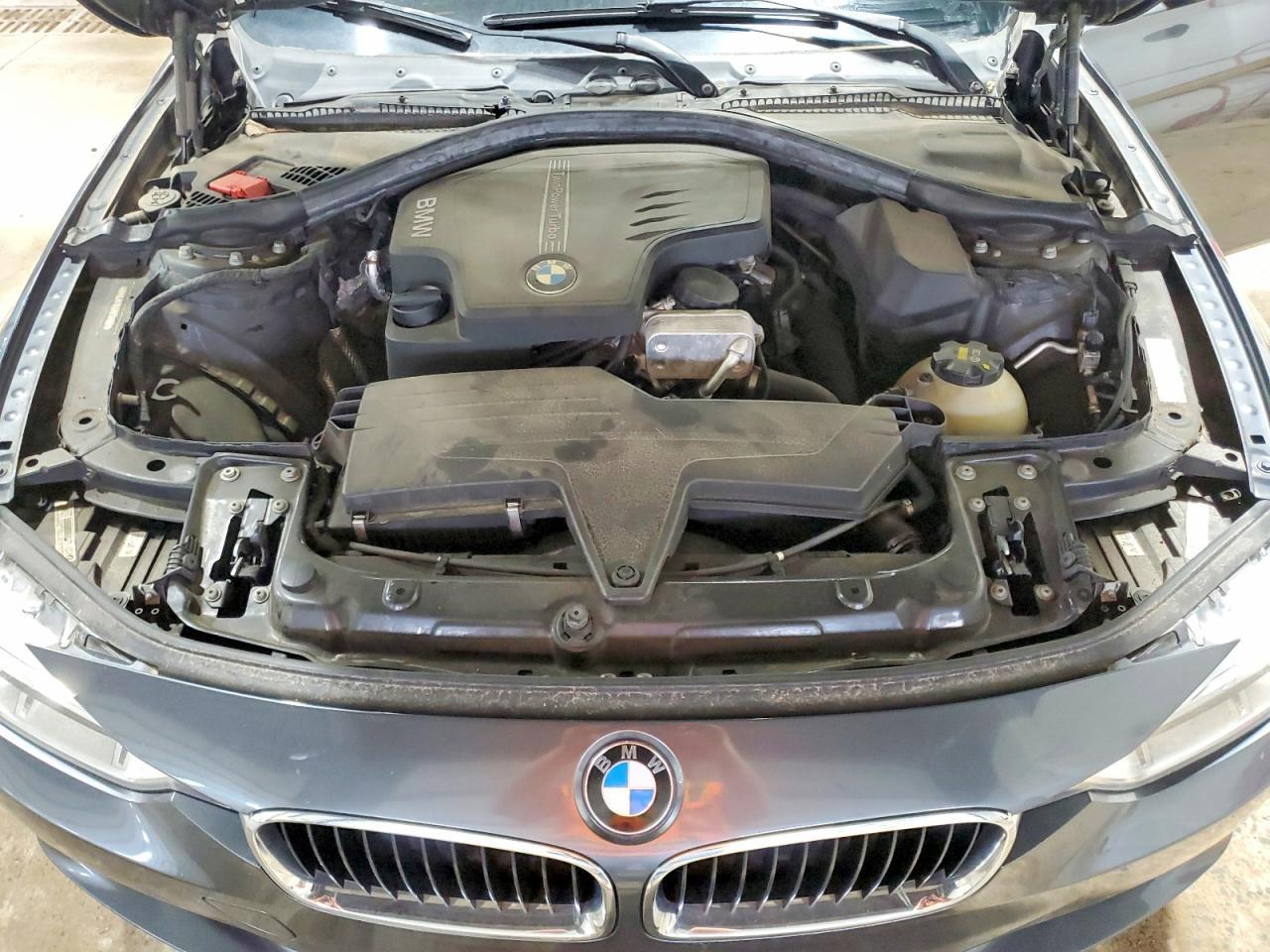 2015 BMW 320 I - zdjęcie 11