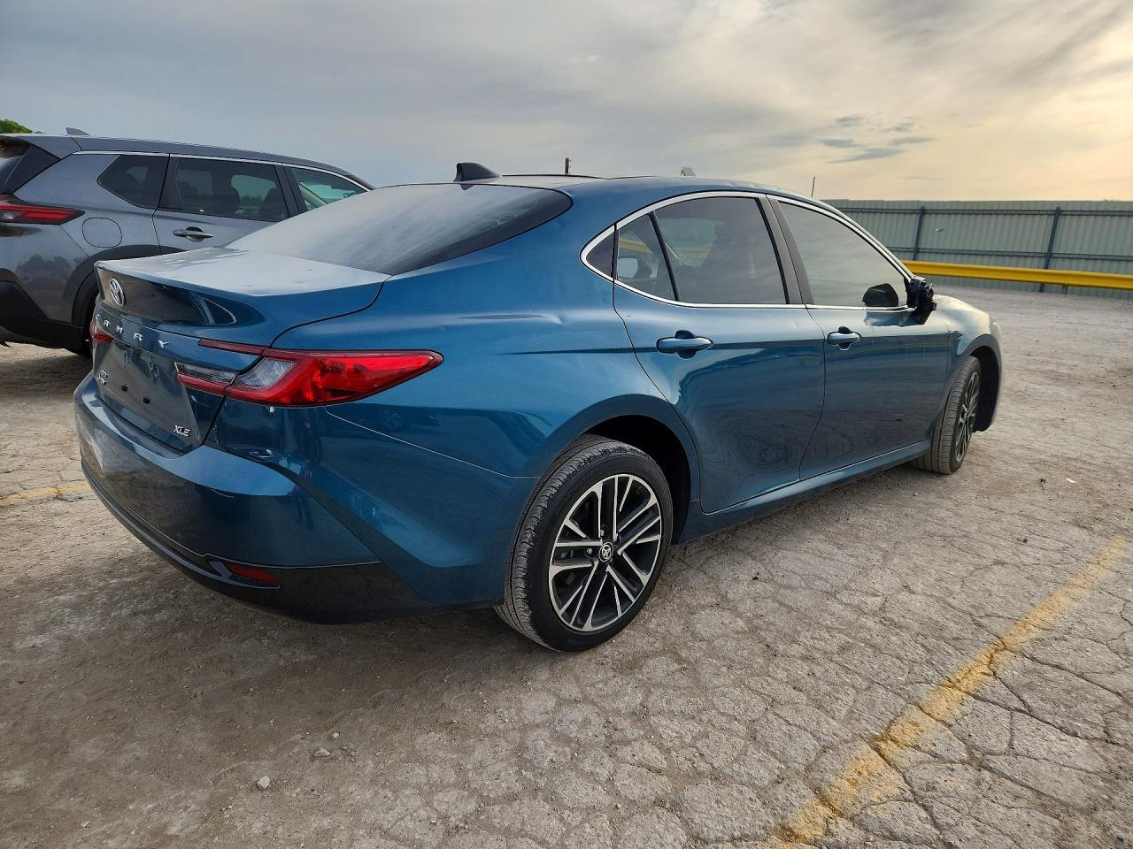 2025 Toyota Camry Xle - zdjęcie 3