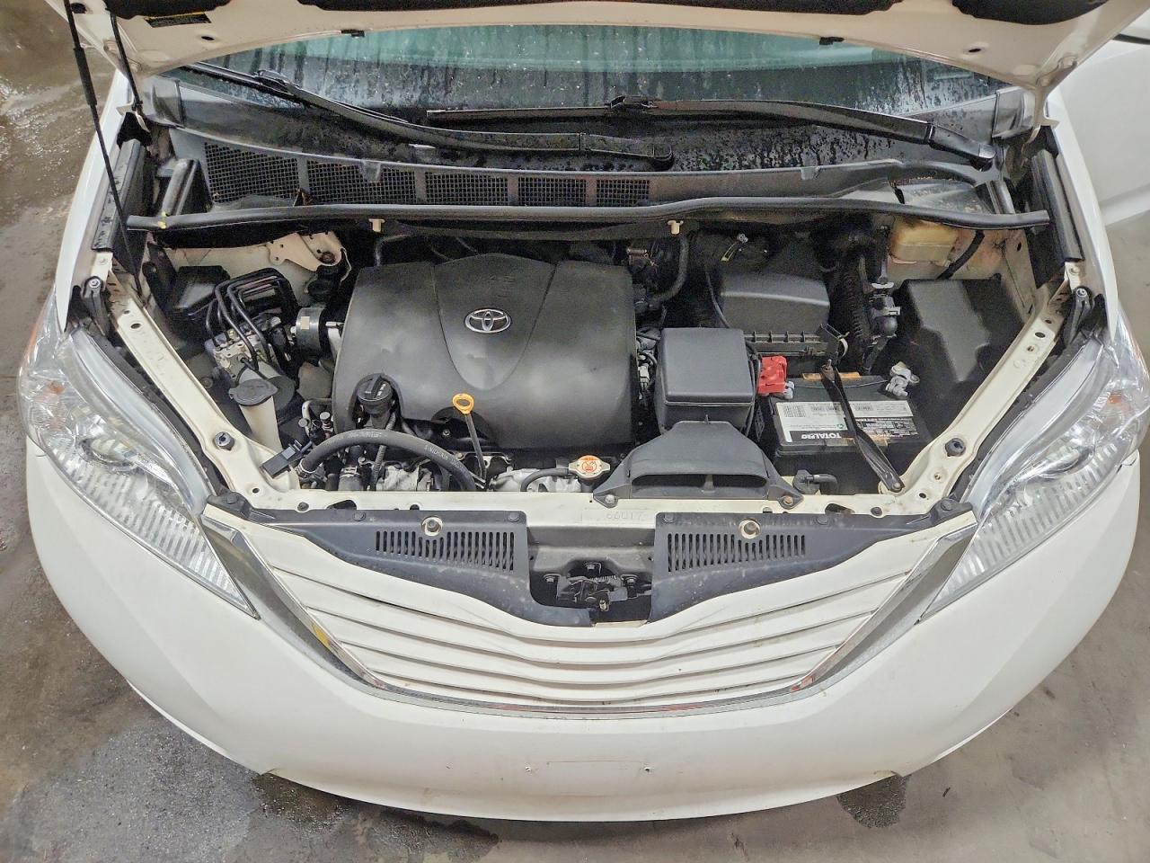 2017 Toyota Sienna Le - zdjęcie 12