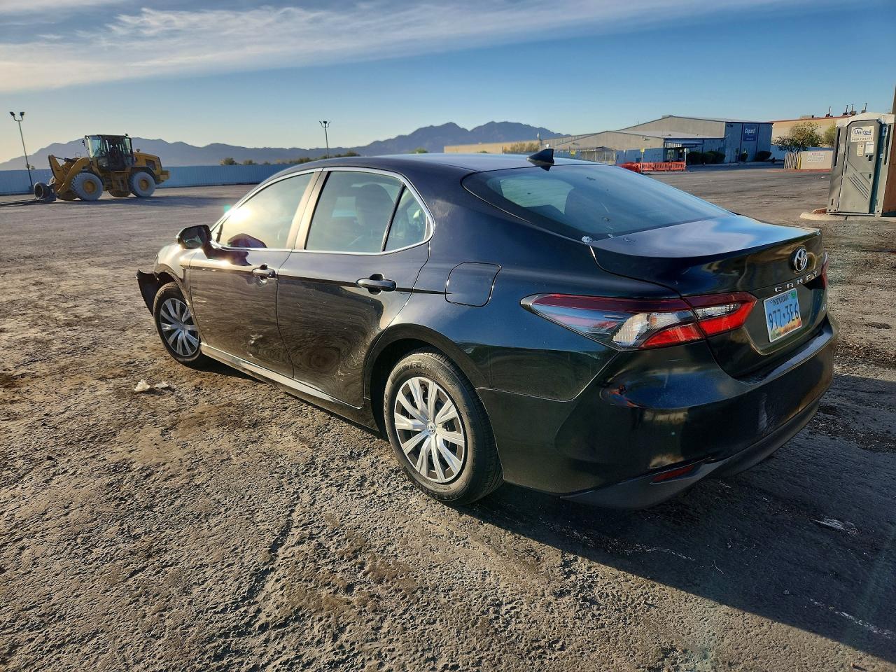2022 Toyota Camry Le - zdjęcie 2