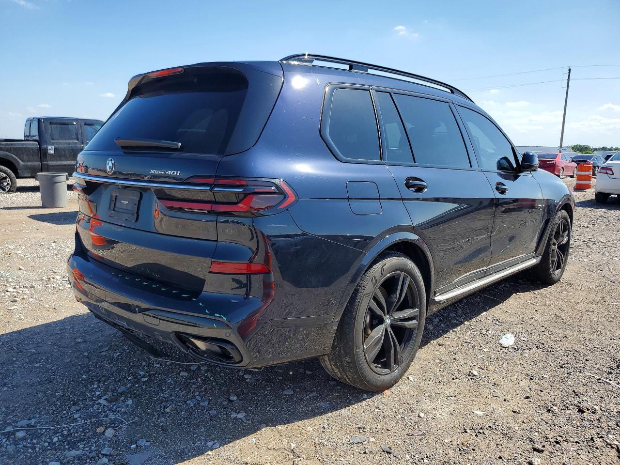 2023 BMW X7 xDrive40I - zdjęcie 3