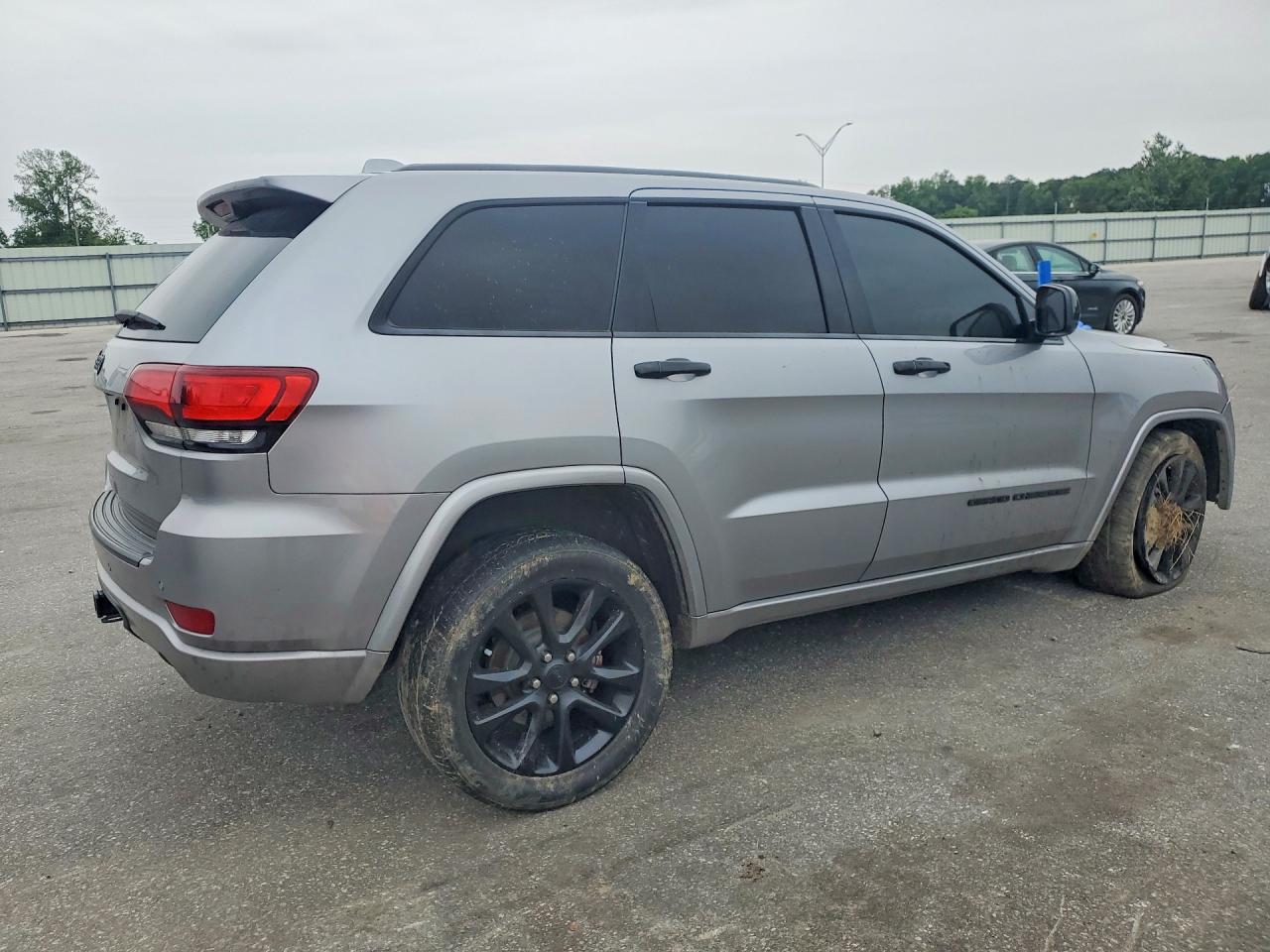 2020 Jeep Grand Cherokee Laredo - zdjęcie 3