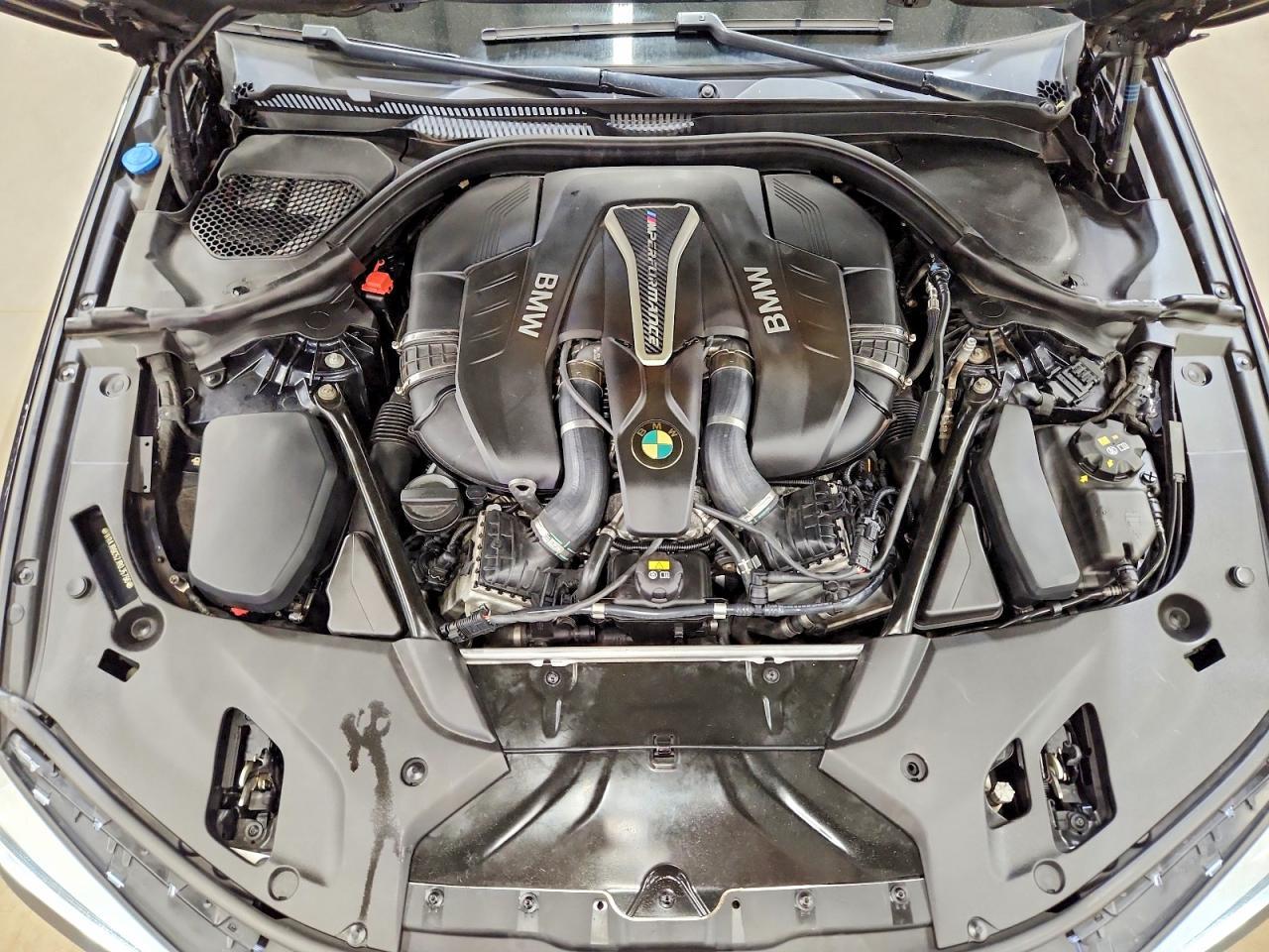 2018 BMW M550I - zdjęcie 11
