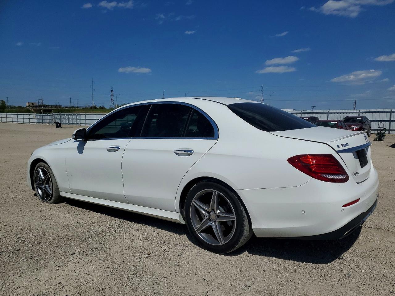 2017 Mercedes-Benz E 300 4Matic - zdjęcie 2