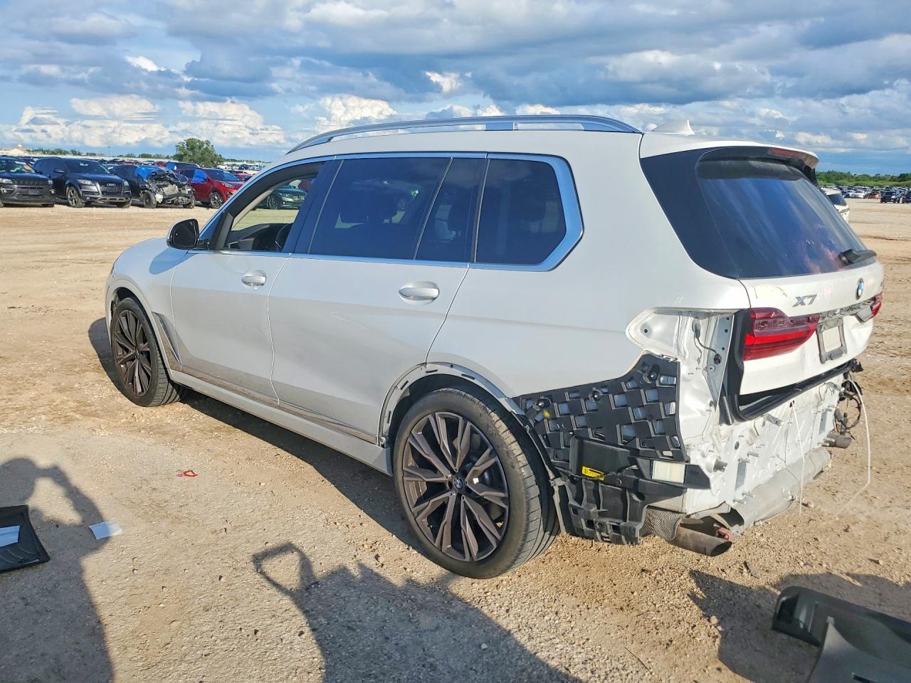 2021 BMW X7 xDrive40I - zdjęcie 2