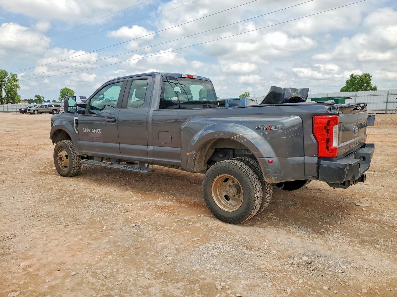 2017 Ford F350 Super Duty - zdjęcie 2