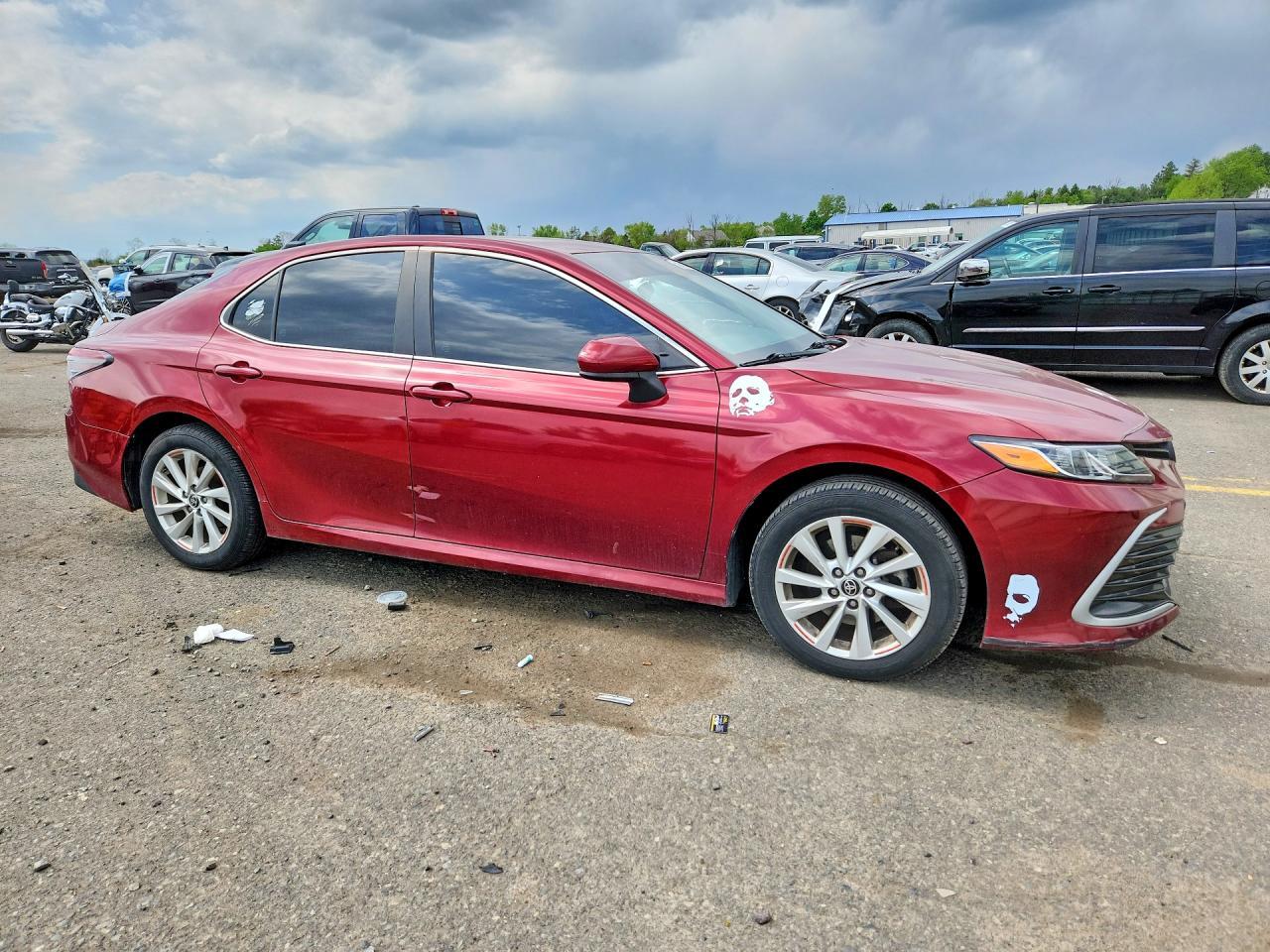 2021 Toyota Camry Le - zdjęcie 4