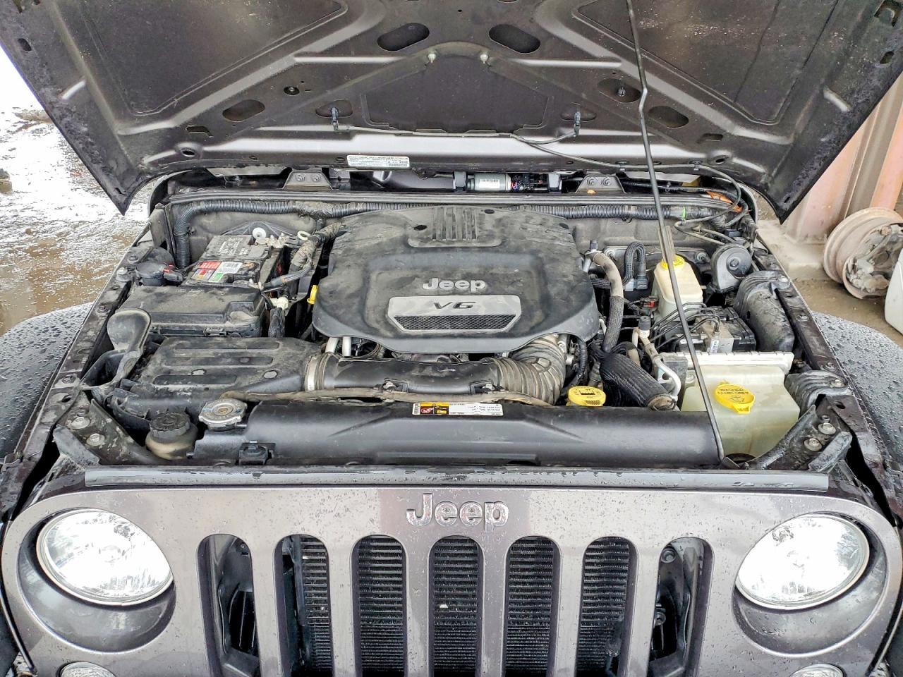 2014 Jeep Wrangler Sport - zdjęcie 12