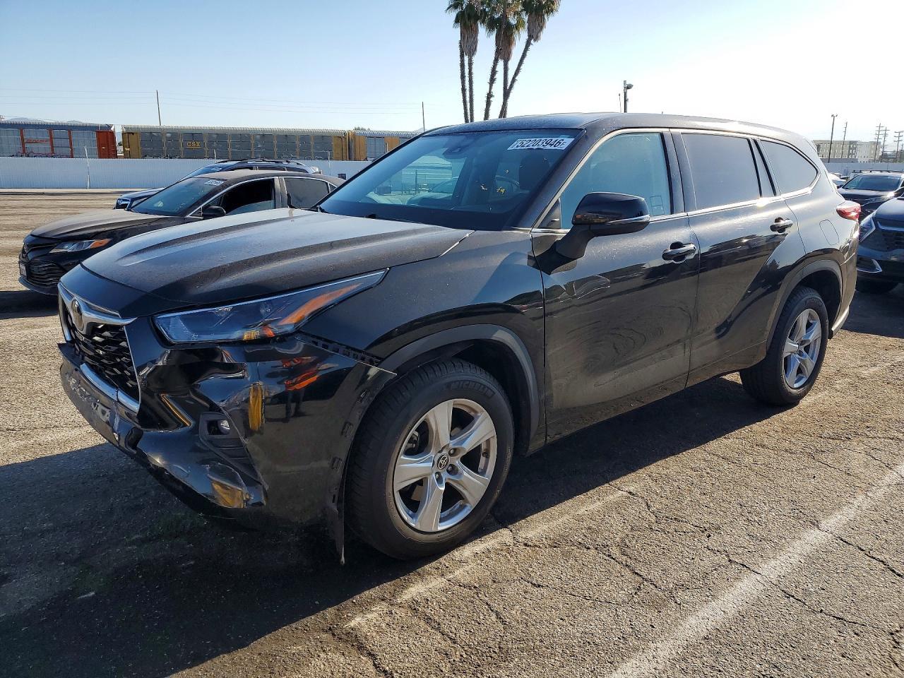 2021 Toyota Highlander Le - zdjęcie główne