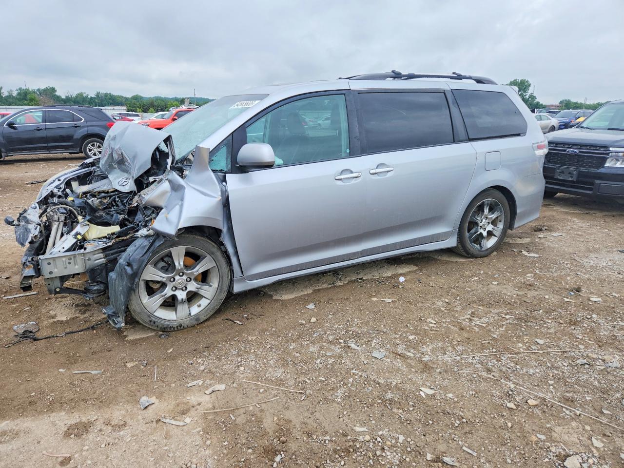 2013 Toyota Sienna Sport - zdjęcie główne