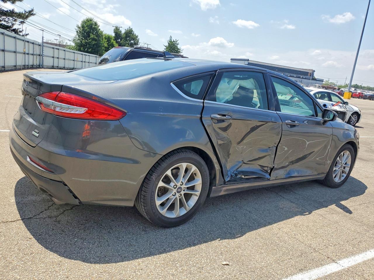 2020 Ford Fusion Se - zdjęcie 3