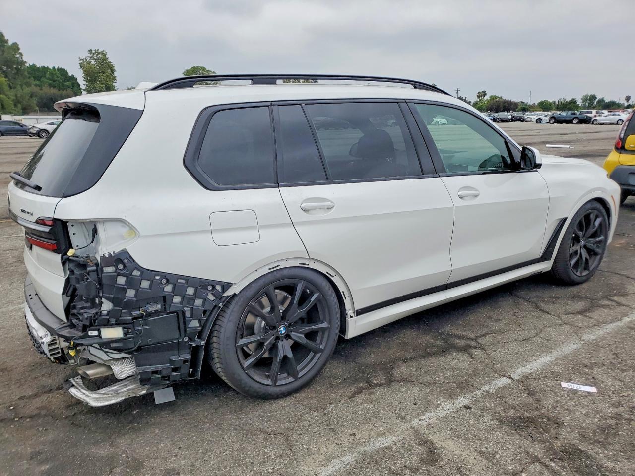 2026 BMW X7 xDrive40I - zdjęcie 3
