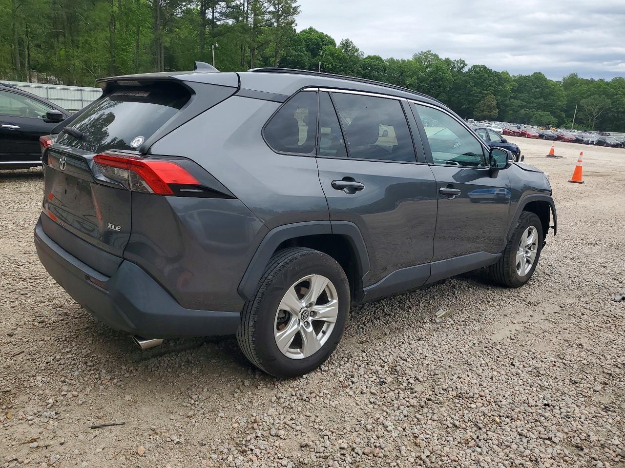 2021 Toyota Rav4 Xle - zdjęcie 3