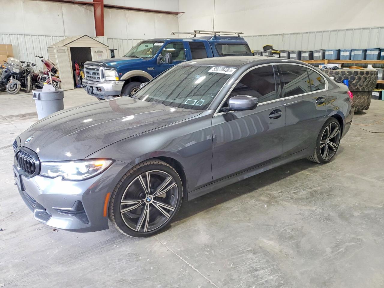 2021 BMW 330Xi - zdjęcie główne