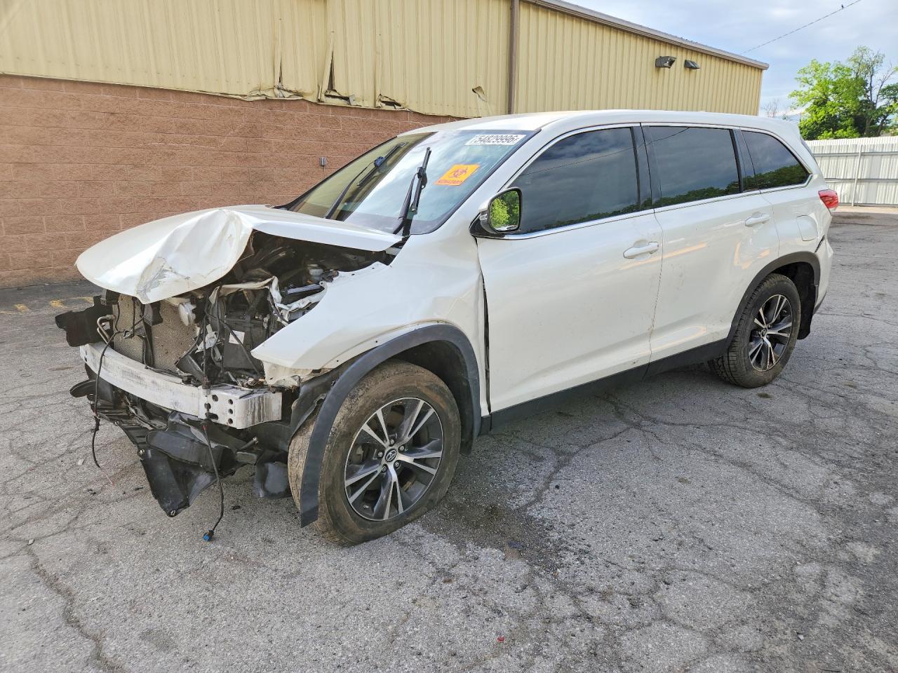 2019 Toyota Highlander Le Plus - zdjęcie główne