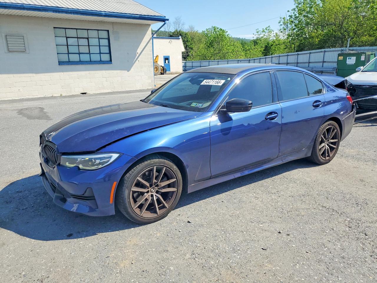 2020 BMW Seria 3 330i - zdjęcie główne