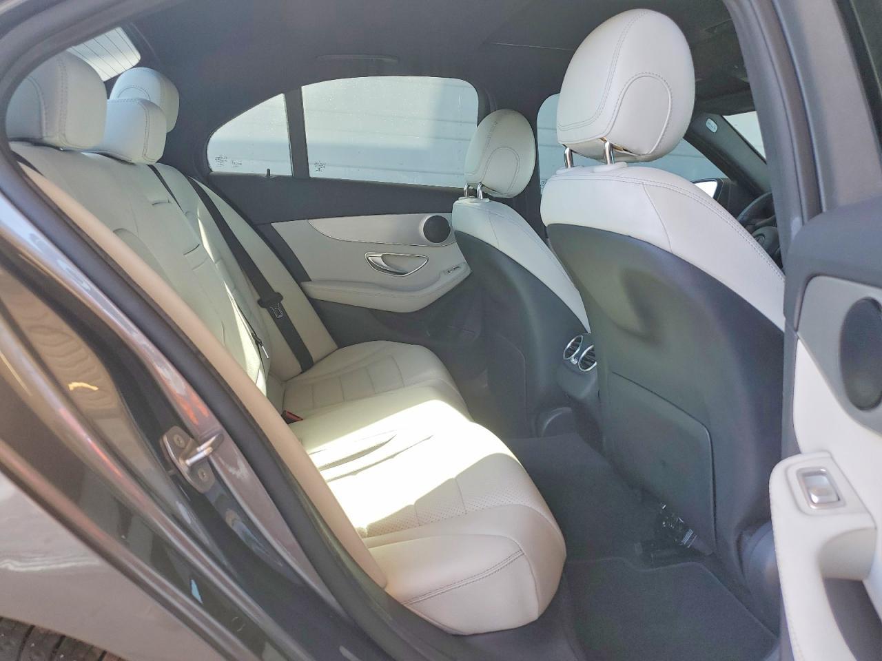 2018 Mercedes-Benz C 300 - zdjęcie 10