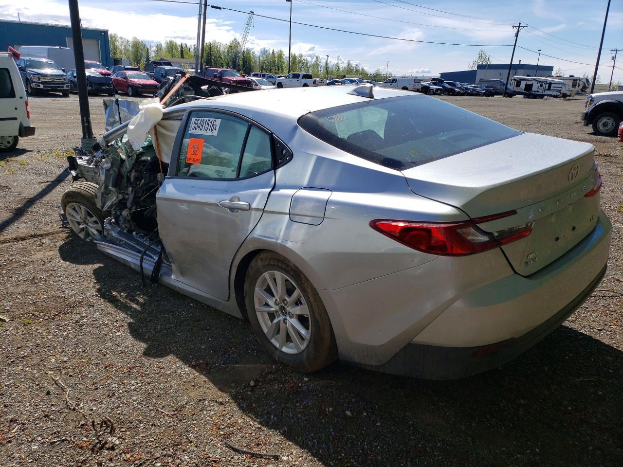 2026 Toyota Camry Le - zdjęcie 2