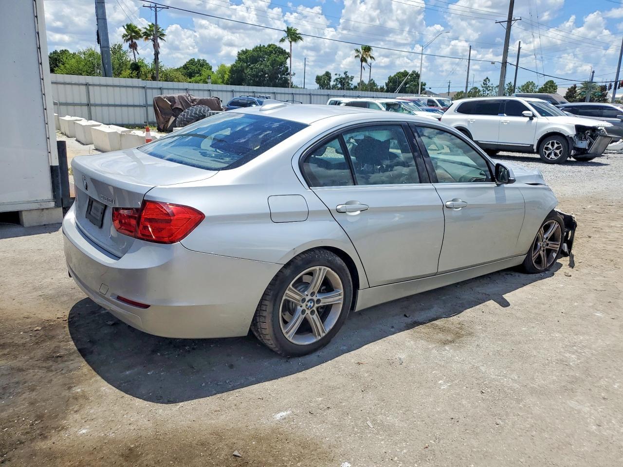 2015 BMW 328 I - zdjęcie 3