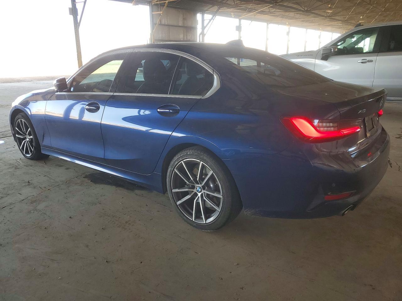 2020 BMW 330Xi - zdjęcie 2
