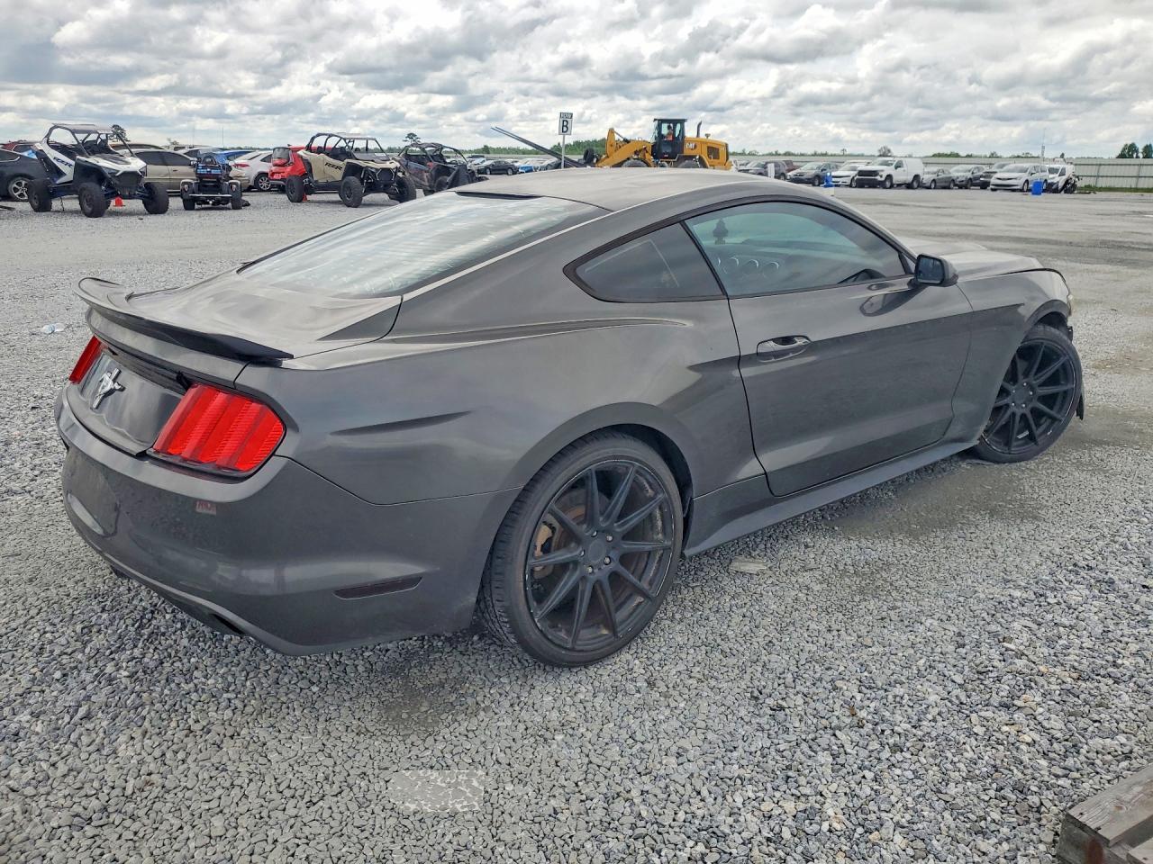 2015 Ford Mustang - zdjęcie 3