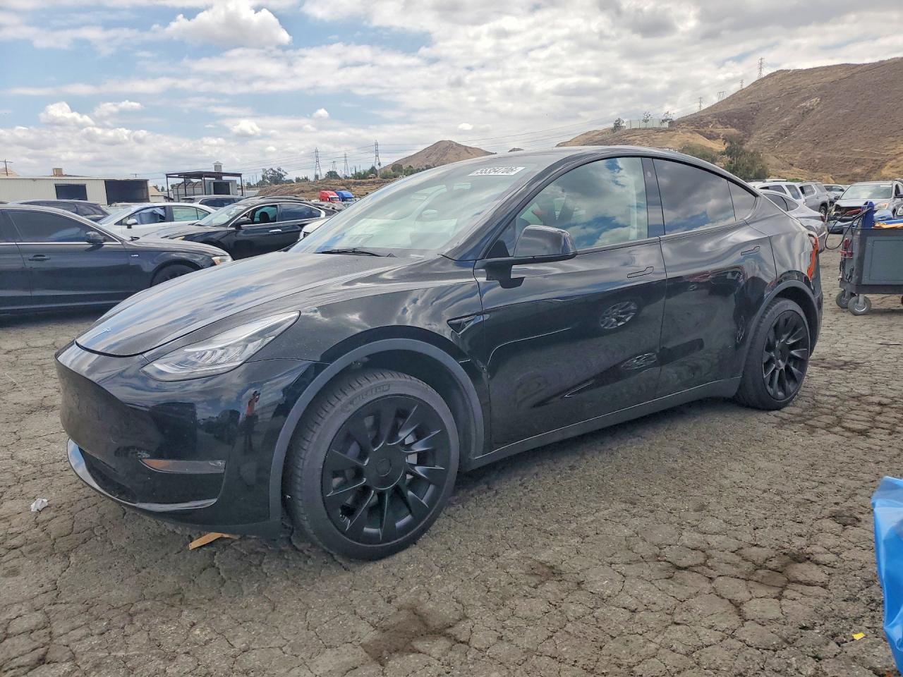 2023 Tesla Model Y - zdjęcie główne