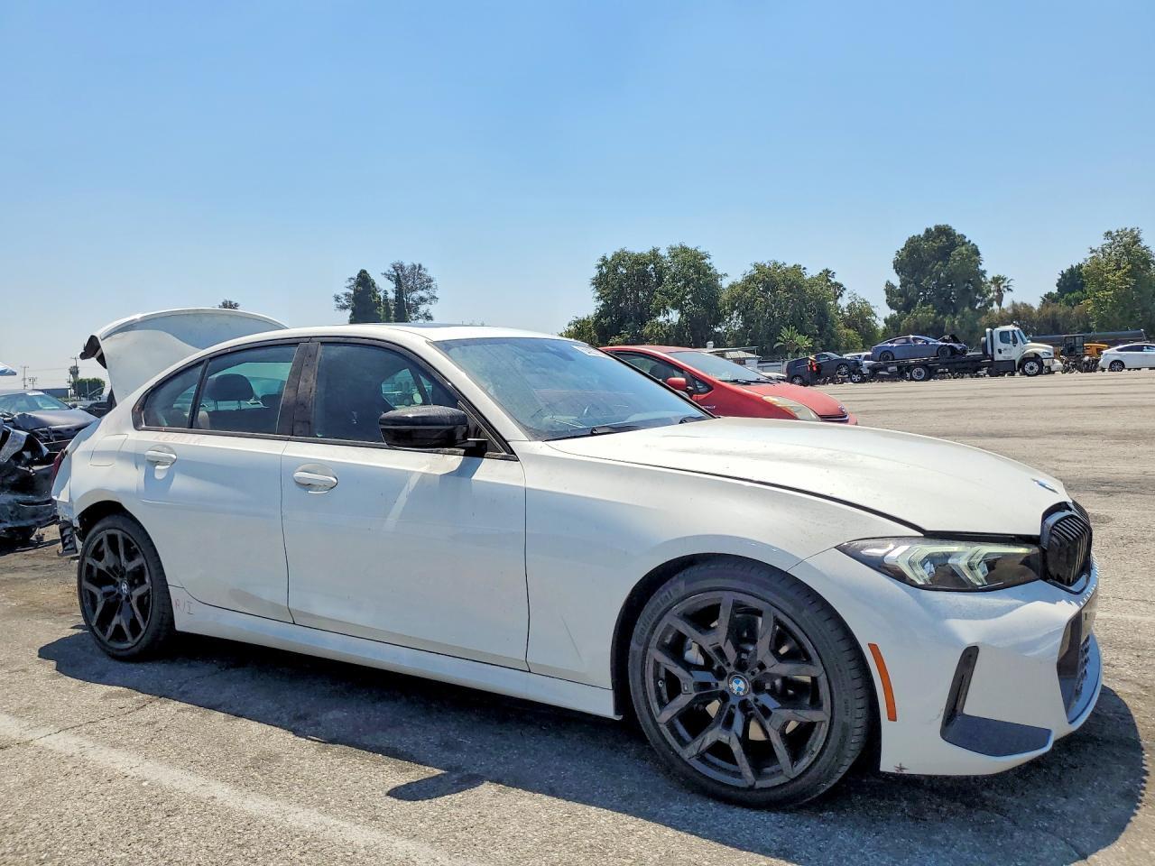 2025 BMW 330I - zdjęcie 4