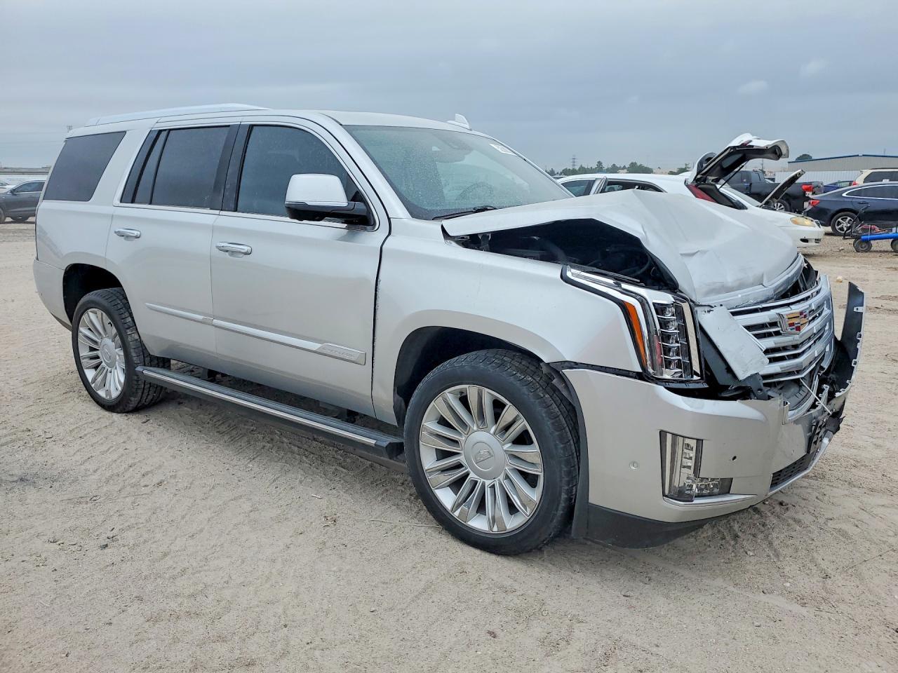 2020 Cadillac Escalade Platinum - zdjęcie 4