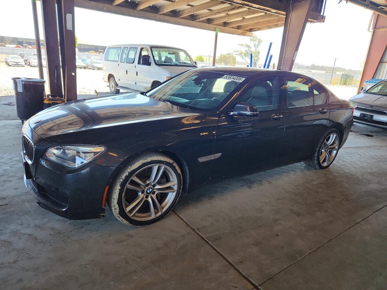 2013 BMW 750 I - zdjęcie główne