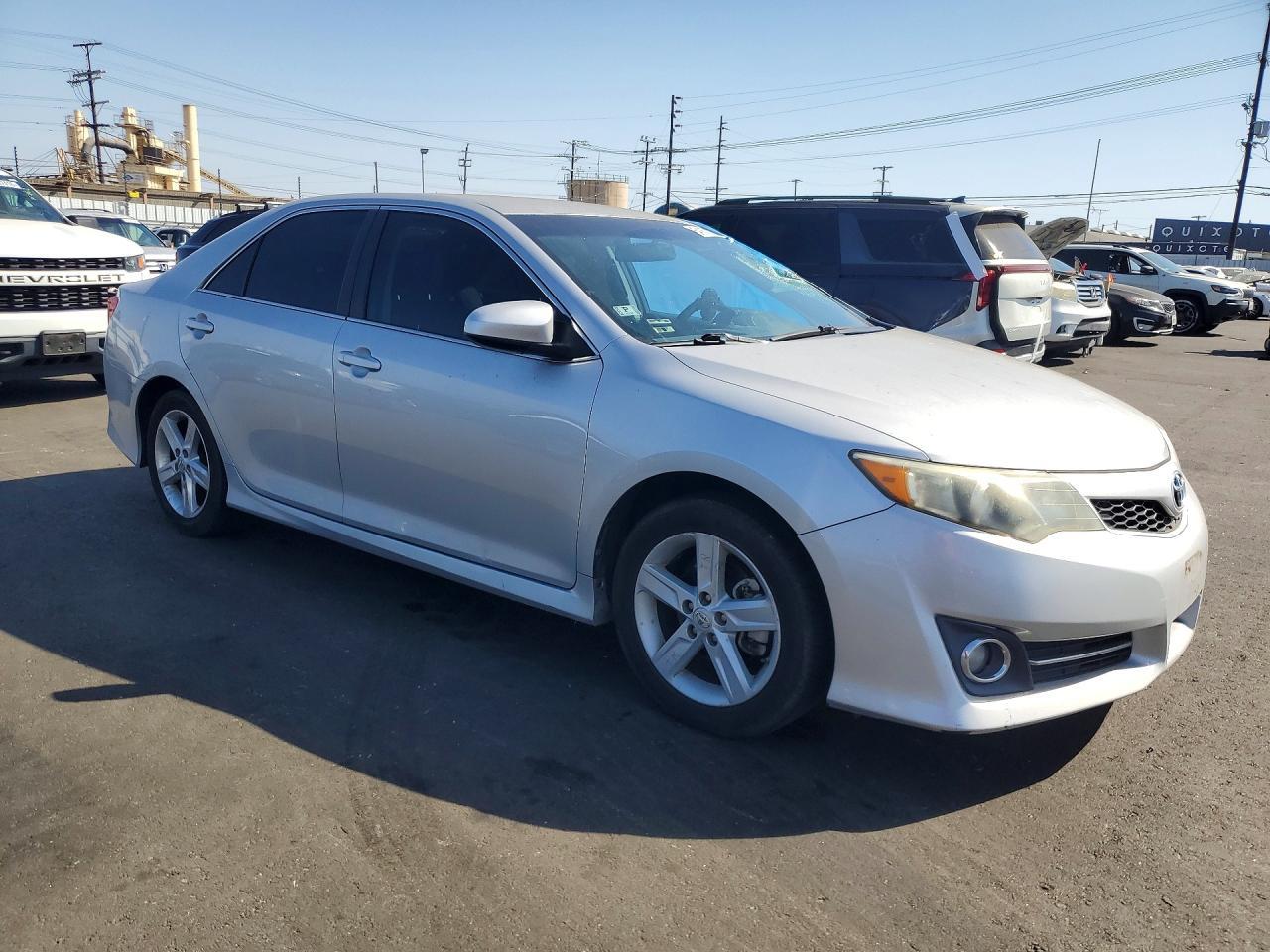 2014 Toyota Camry Se - zdjęcie 4