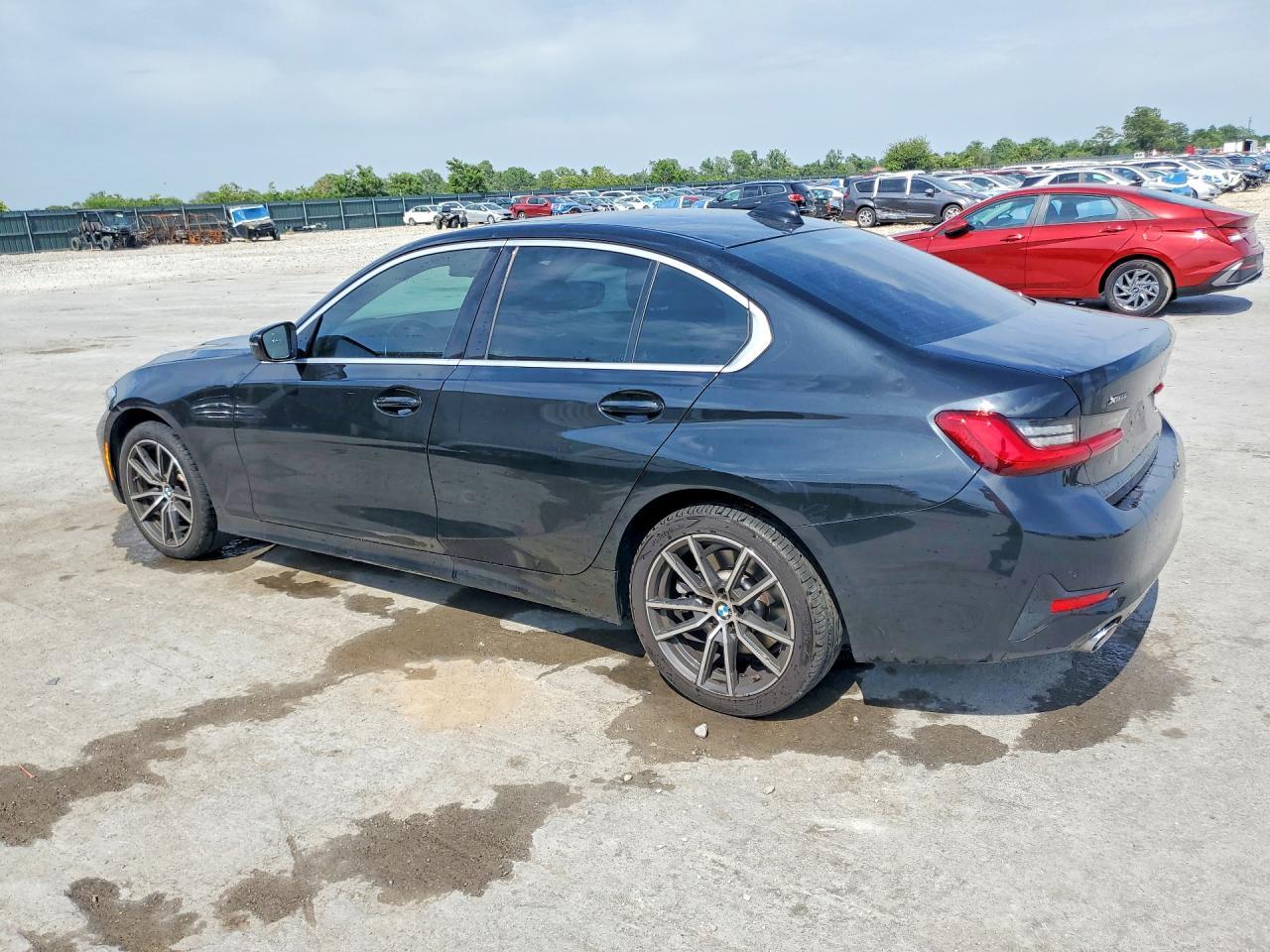 2021 BMW 330Xi - zdjęcie 2