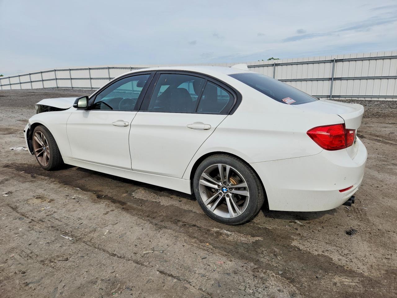 2015 BMW 328 I - zdjęcie 2