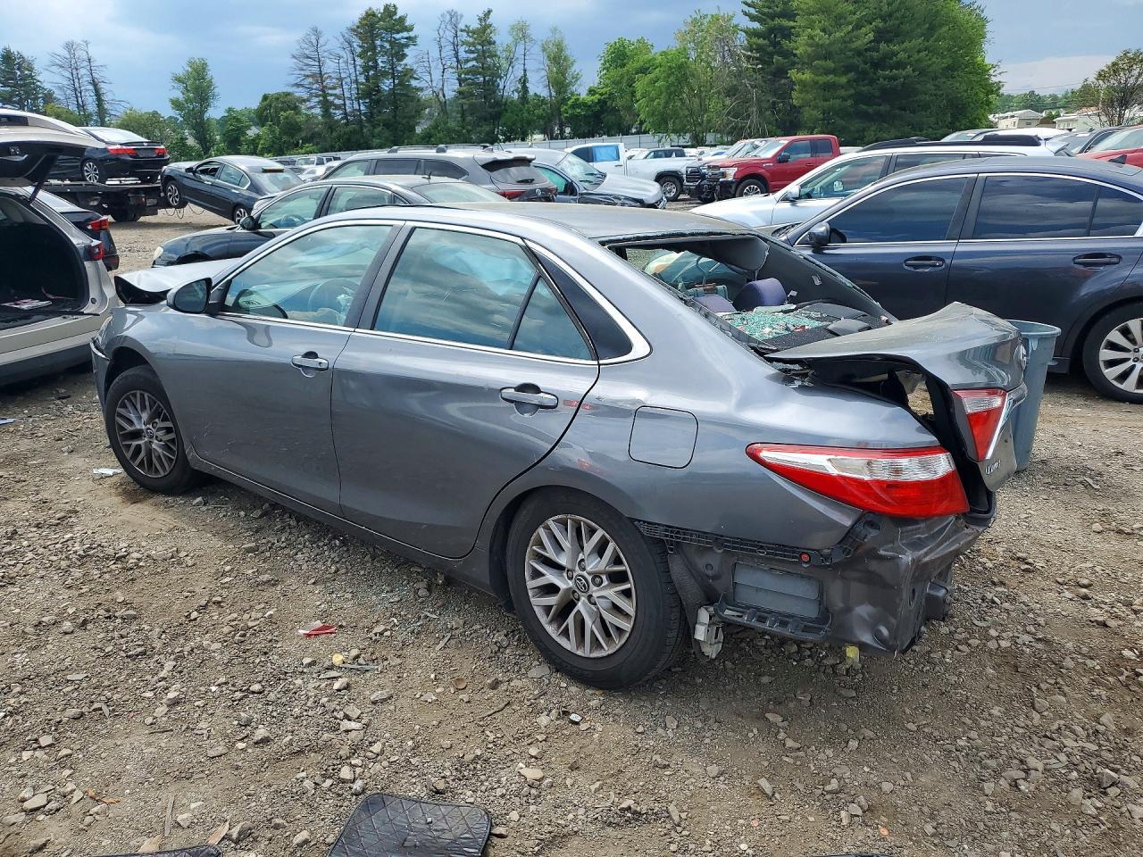 2016 Toyota Camry Le - zdjęcie 2