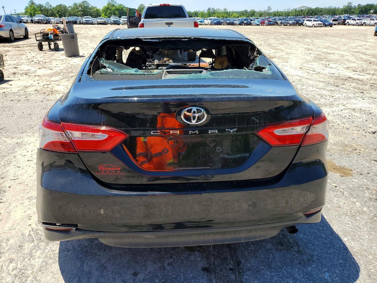 2018 Toyota Camry Le - zdjęcie 6