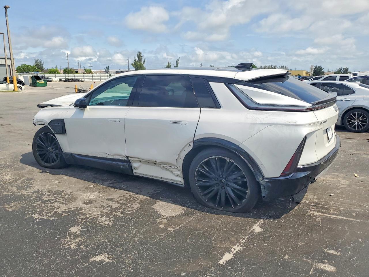 2025 Cadillac Lyriq Sport - zdjęcie 2