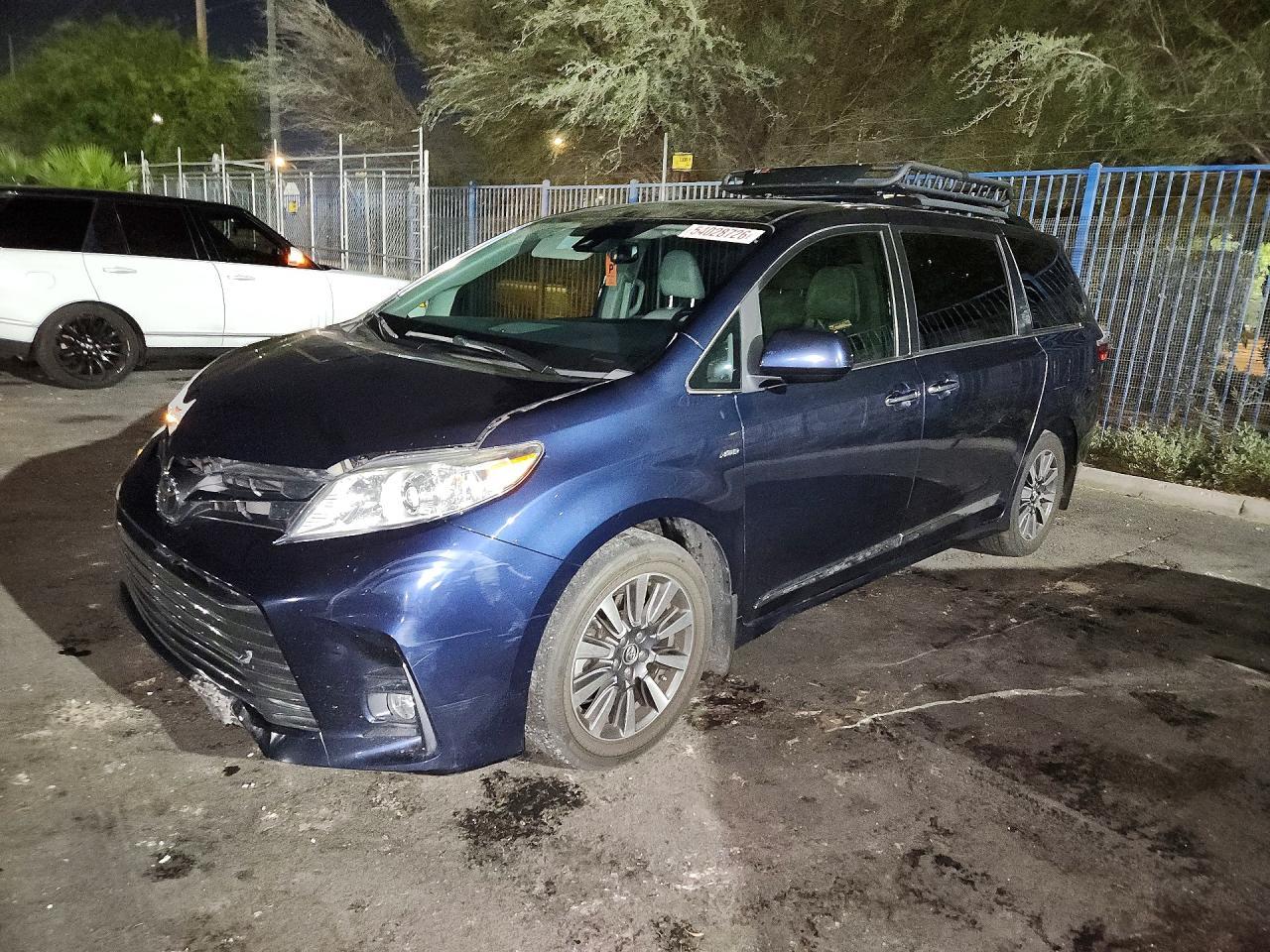 2013 Toyota Sienna - zdjęcie główne