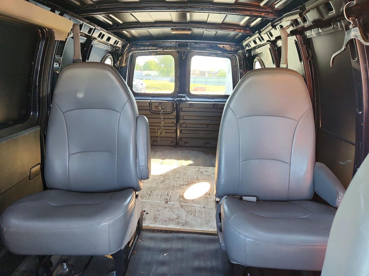 2013 Chevrolet Express G1500 - zdjęcie 10