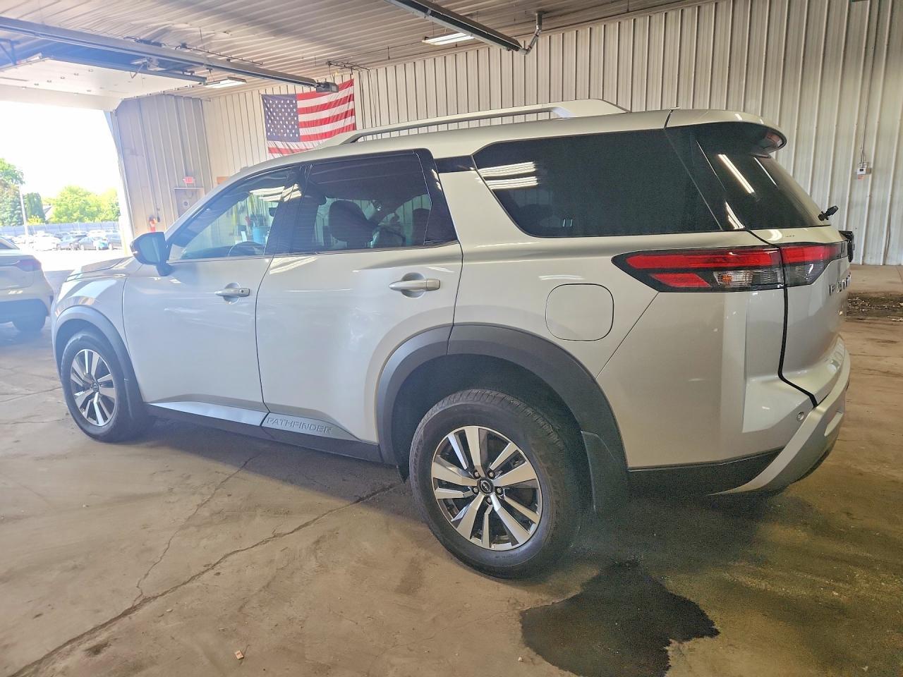 2023 Nissan Pathfinder S - zdjęcie 2