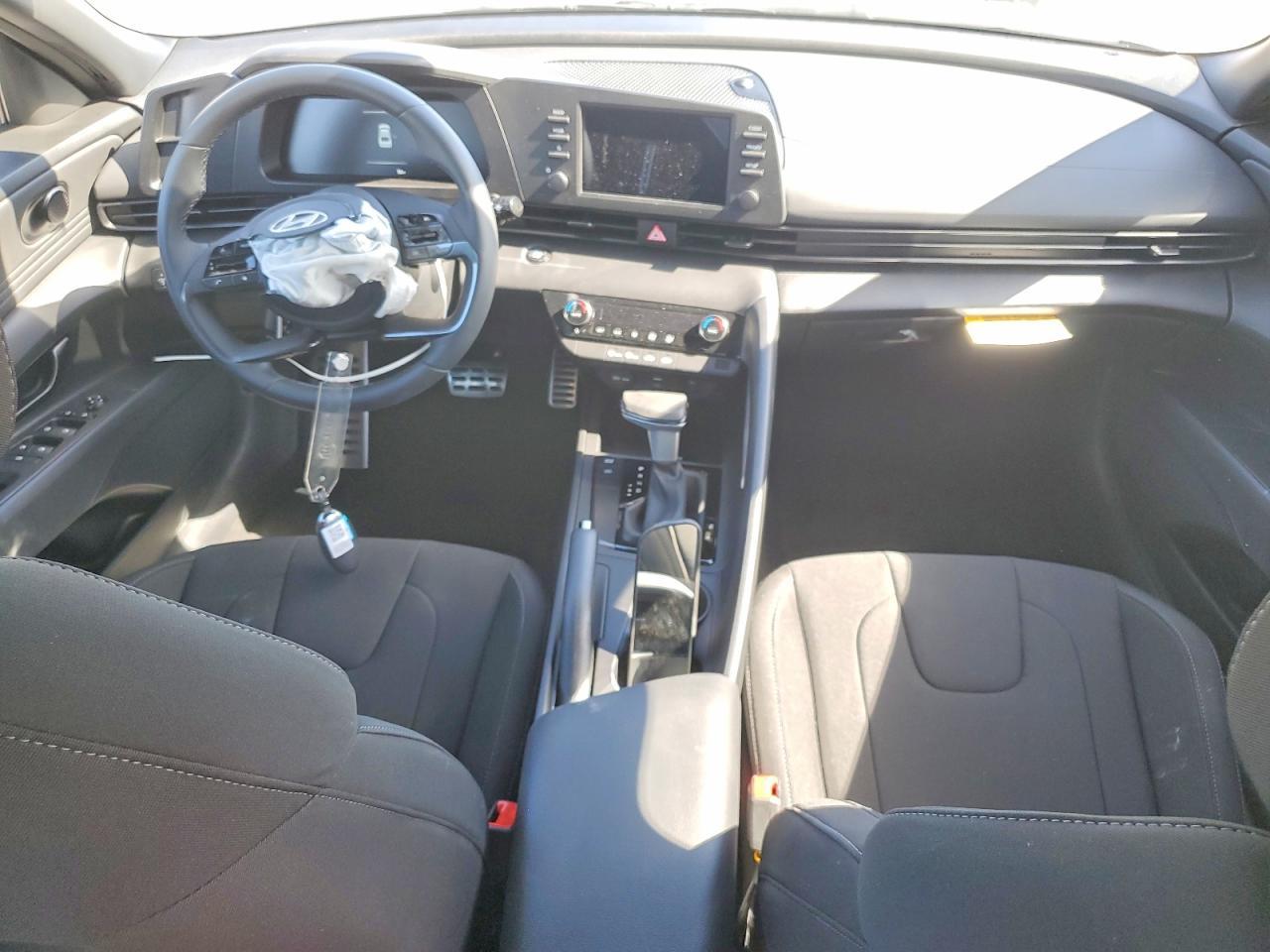 2026 Hyundai Elantra Sel Sport - zdjęcie 8